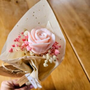 Enkel blomsterbukett - Peon, Tulip eller Rose